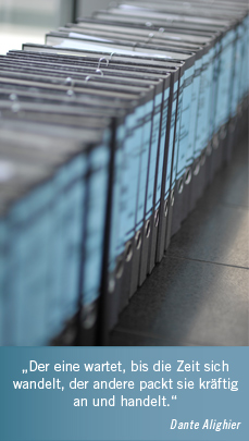 Der eine wartet, bis die Zeit sich wandelt, der andere packt sie kräftig an und handelt.